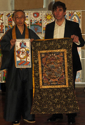 Un moine instructeur bouddhiste ancien élève de l'École de Tarot Internationale Philippe Camoin